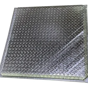 Abverkauf Stahl Schachtabdeckung begehbar mit allseitig ca. 25 Grad abgewinkeltem Deckel (wasserabweisend)