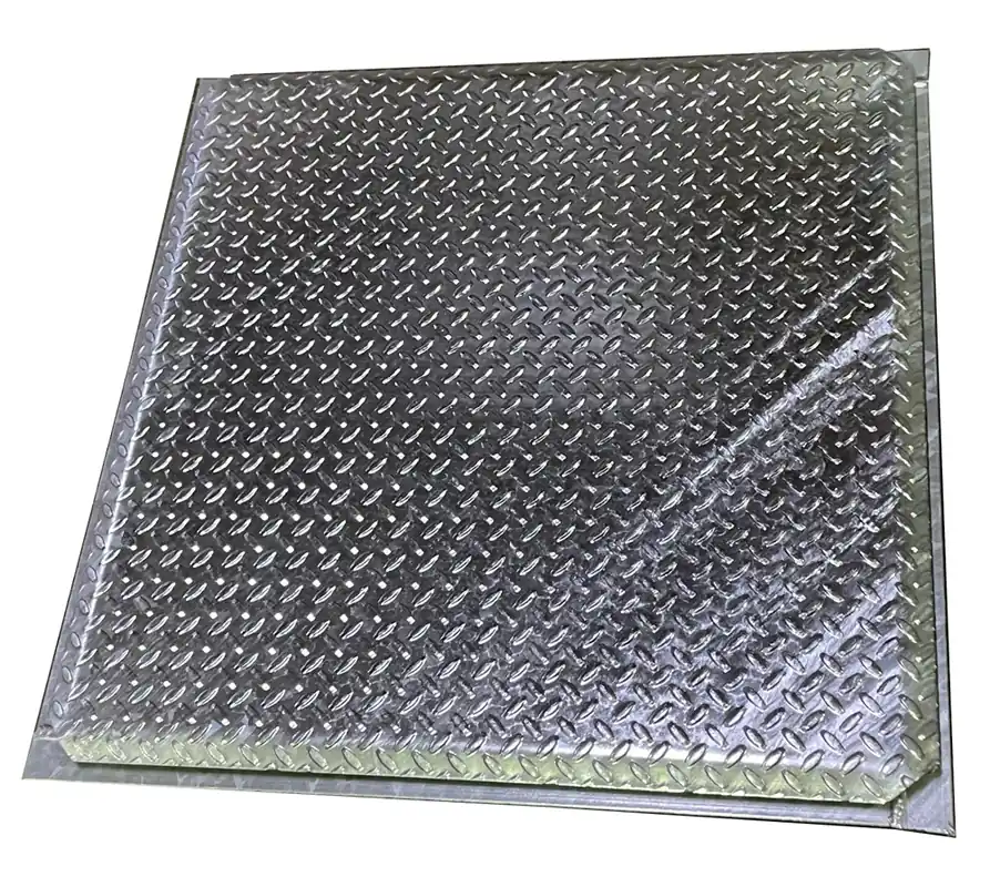 Abverkauf Stahl Schachtabdeckung begehbar mit allseitig ca. 25 Grad abgewinkeltem Deckel (wasserabweisend)