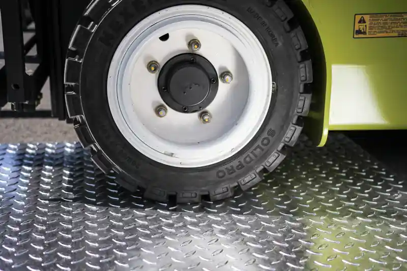 Stahl Schachtabdeckung mit Bruchlast von 25/40/80 Tonnen und Rahmen für 4-seitige Auflage mit Mauerankern Mega-Angebot